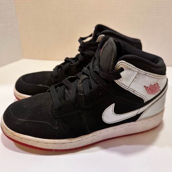 nike air jordan 1 mid johnny kilroy